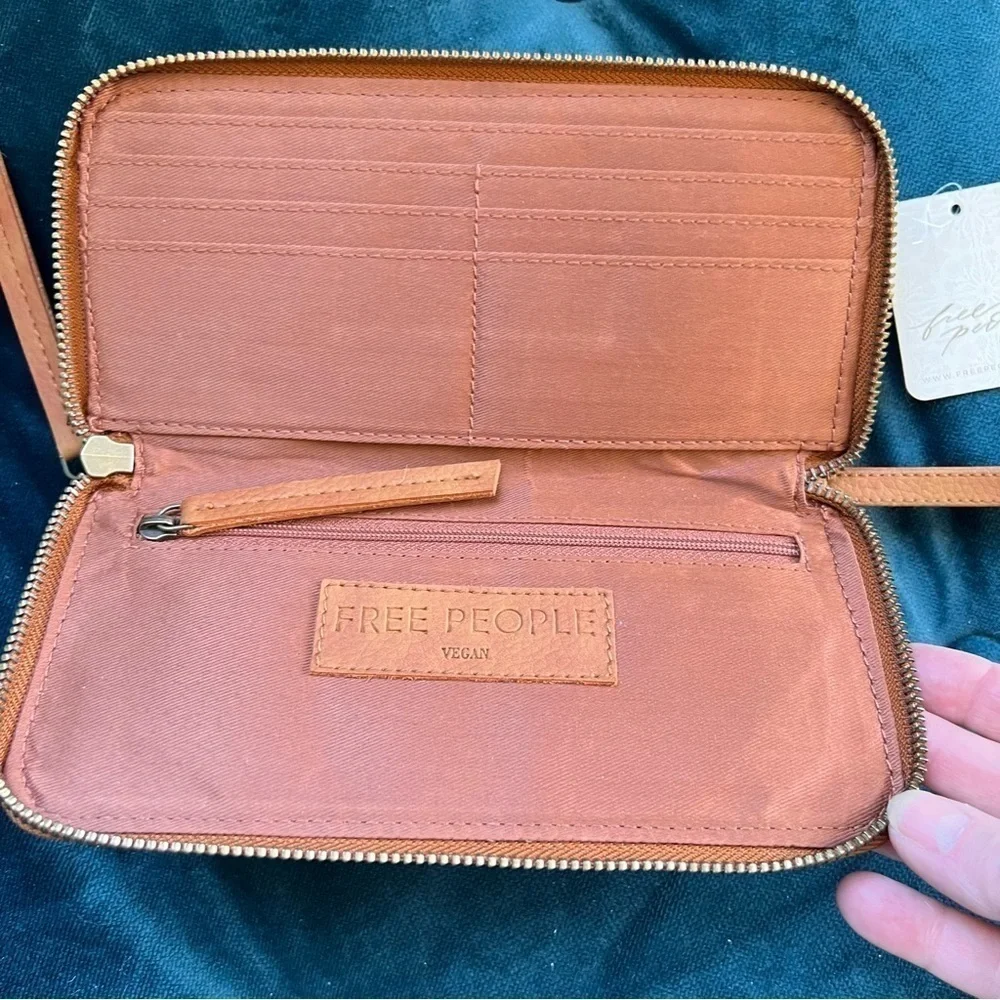 FREE PEOPLE VEGAN LEATHER ZIP AROUND WALLET BROWN NWT